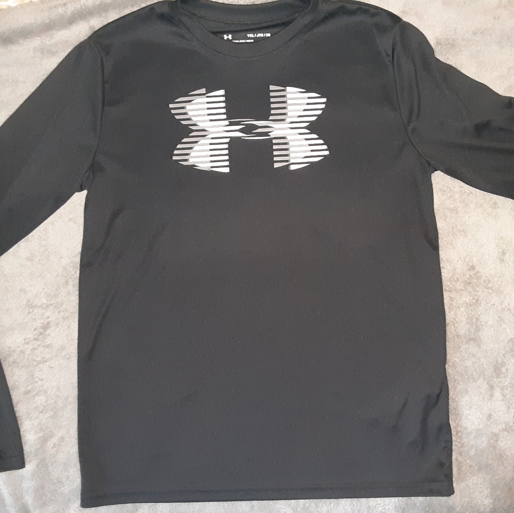 Boys YXL UNDER ARMOR long sleeve shirt